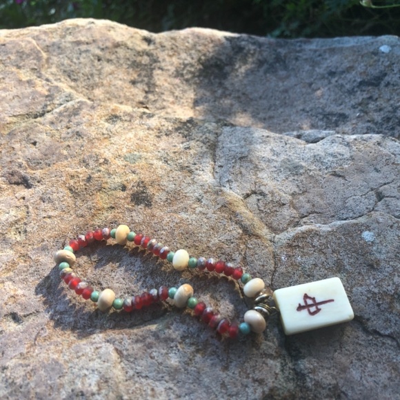 Beaded bracelet with Ivory Colored Chinese Symbol Charm - Picture 2 of 7